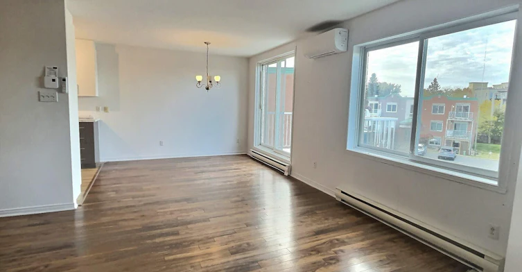 3-70 De La Cour Villeneuve, Charlemagne, QC, J5Z 4Y3