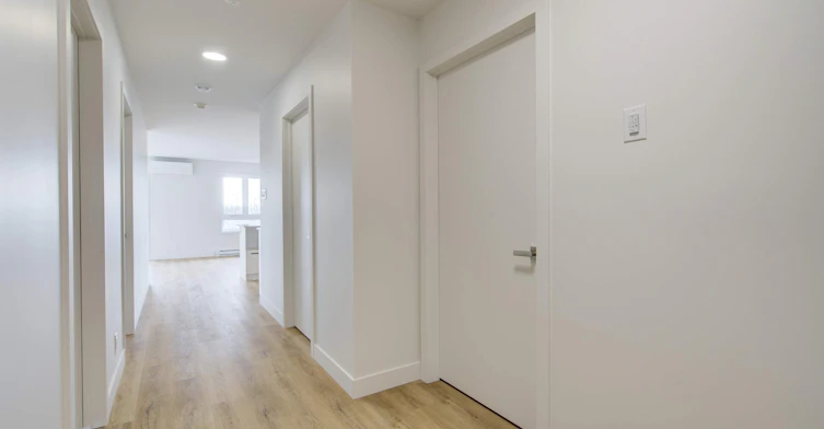4-Salaberry-de-Valleyfield , Salaberry-de-Valleyfield, QC, J6S 2L1 - 3