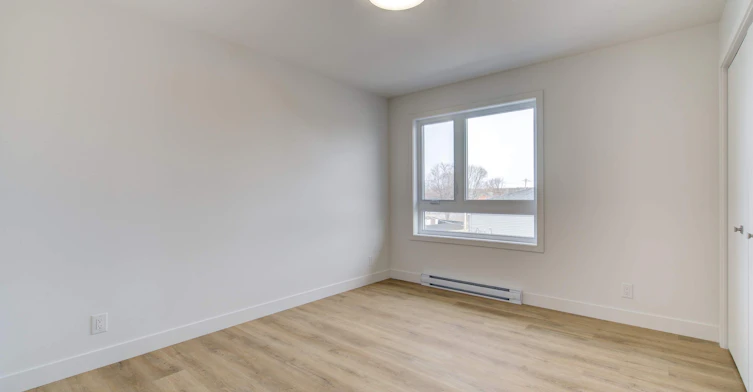 4-Salaberry-de-Valleyfield , Salaberry-de-Valleyfield, QC, J6S 2L1 - 6