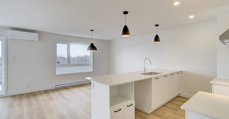 4-Salaberry-de-Valleyfield , Salaberry-de-Valleyfield, QC, J6S 2L1 - 2