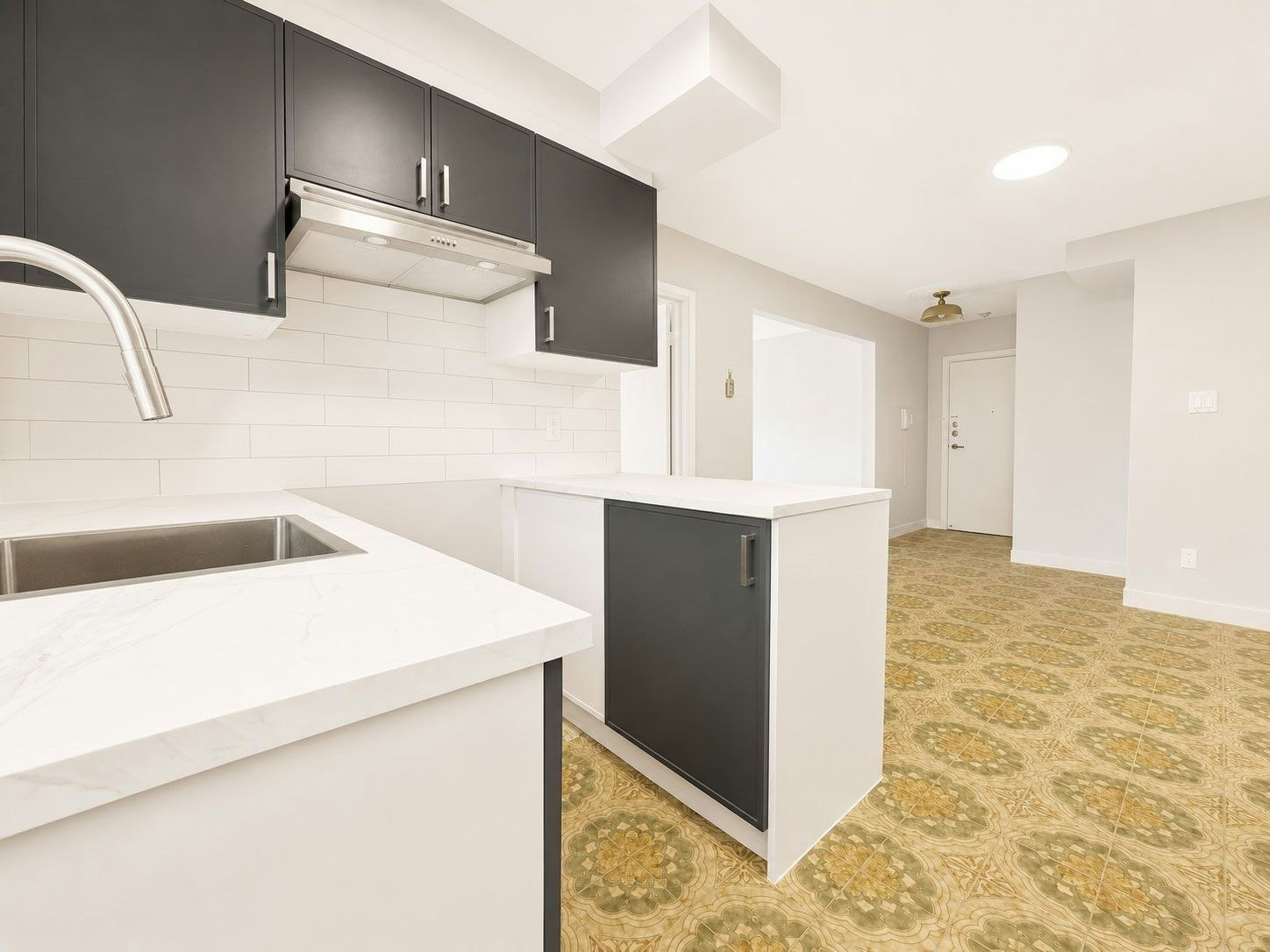 1-4210 R. Saint Zotique, Montréal, QC, H1T 1K9
