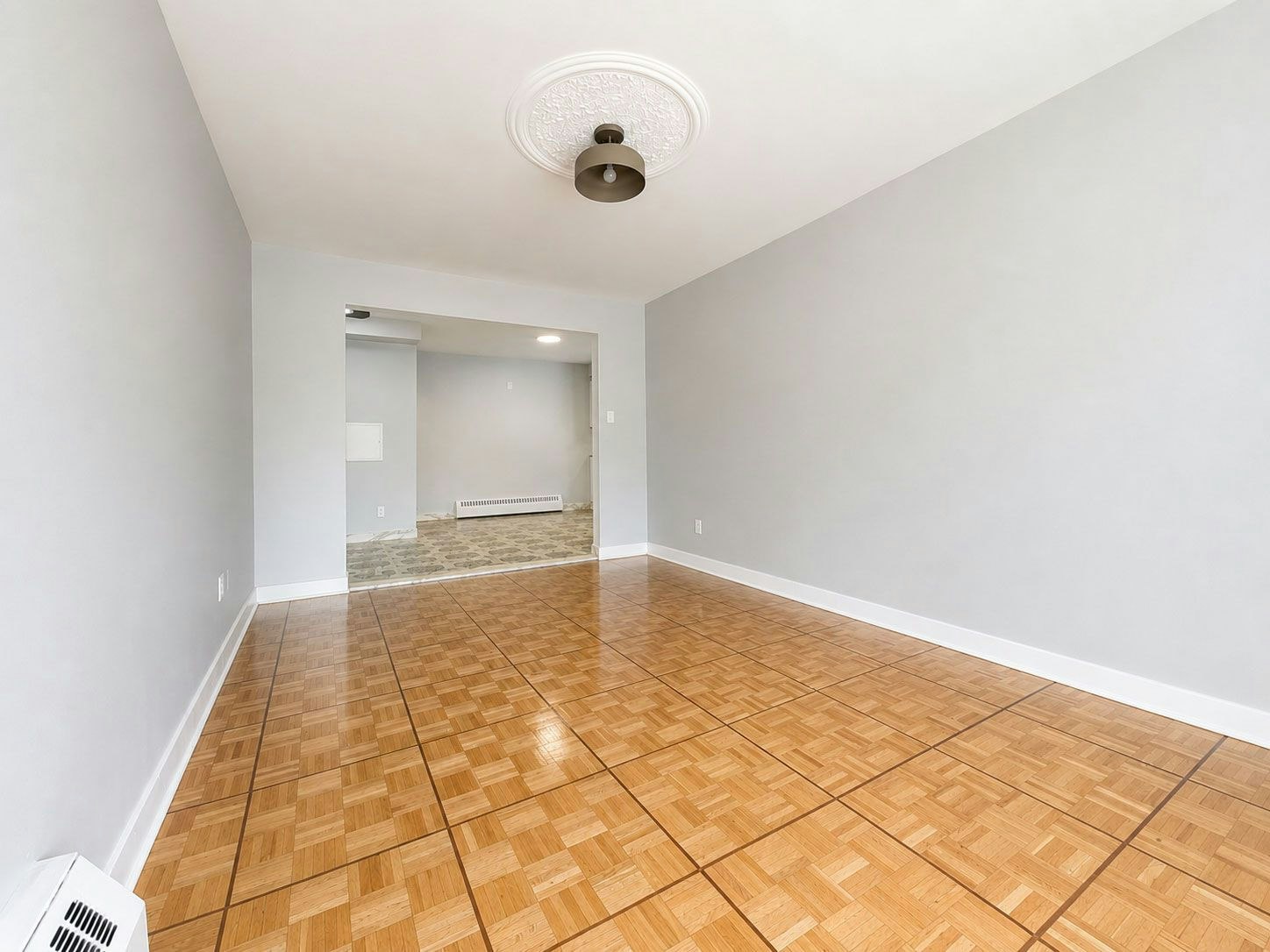 1-4210 R. Saint Zotique, Montréal, QC, H1T 1K9 - 5