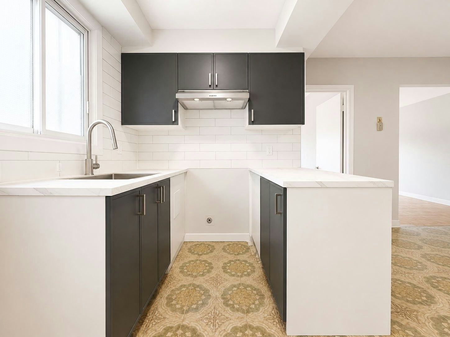 1-4210 R. Saint Zotique, Montréal, QC, H1T 1K9 - 2