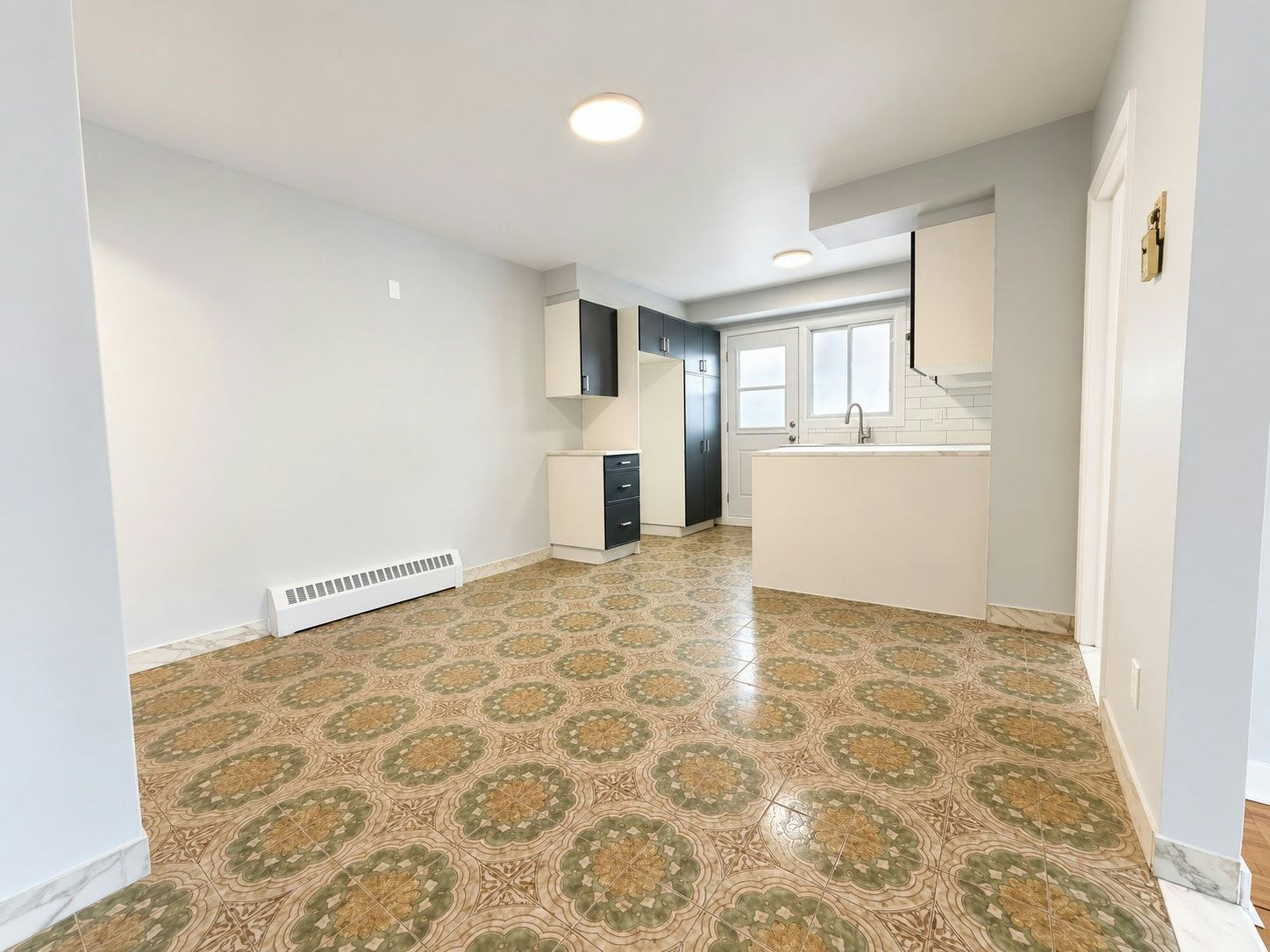 1-4210 R. Saint Zotique, Montréal, QC, H1T 1K9 - 4