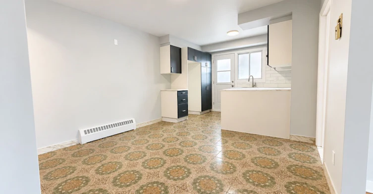 1-4210 R. Saint Zotique, Montréal, QC, H1T 1K9 - 4