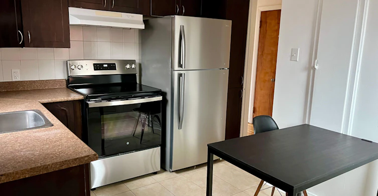 APT 9-4455 Avenue Dupuis, Montréal, QC, H3T 1E7