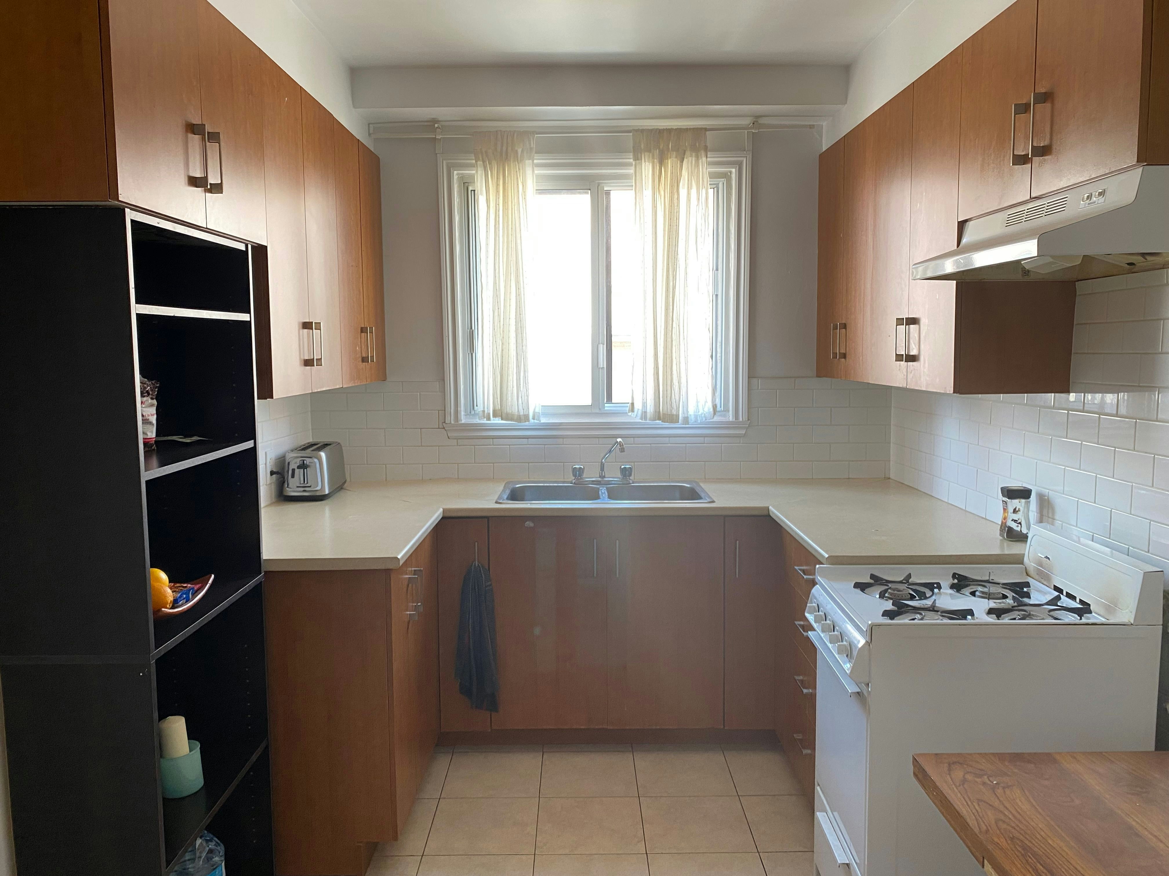 3 et demi meublé 3e étage-4455 Avenue Dupuis, Montréal, QC, H3T 1E7