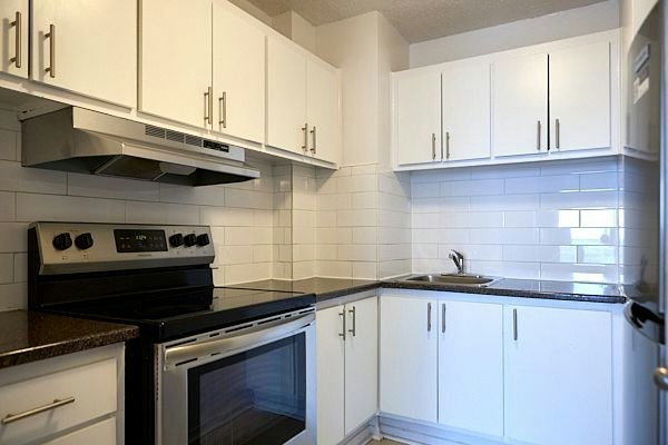 1409-101 Place Charles Le Moyne, Longueuil, QC, J4K 2T3