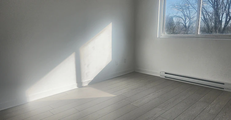 301-1742 Av. Victoria, Longueuil, QC, J4V 1M3 - 2