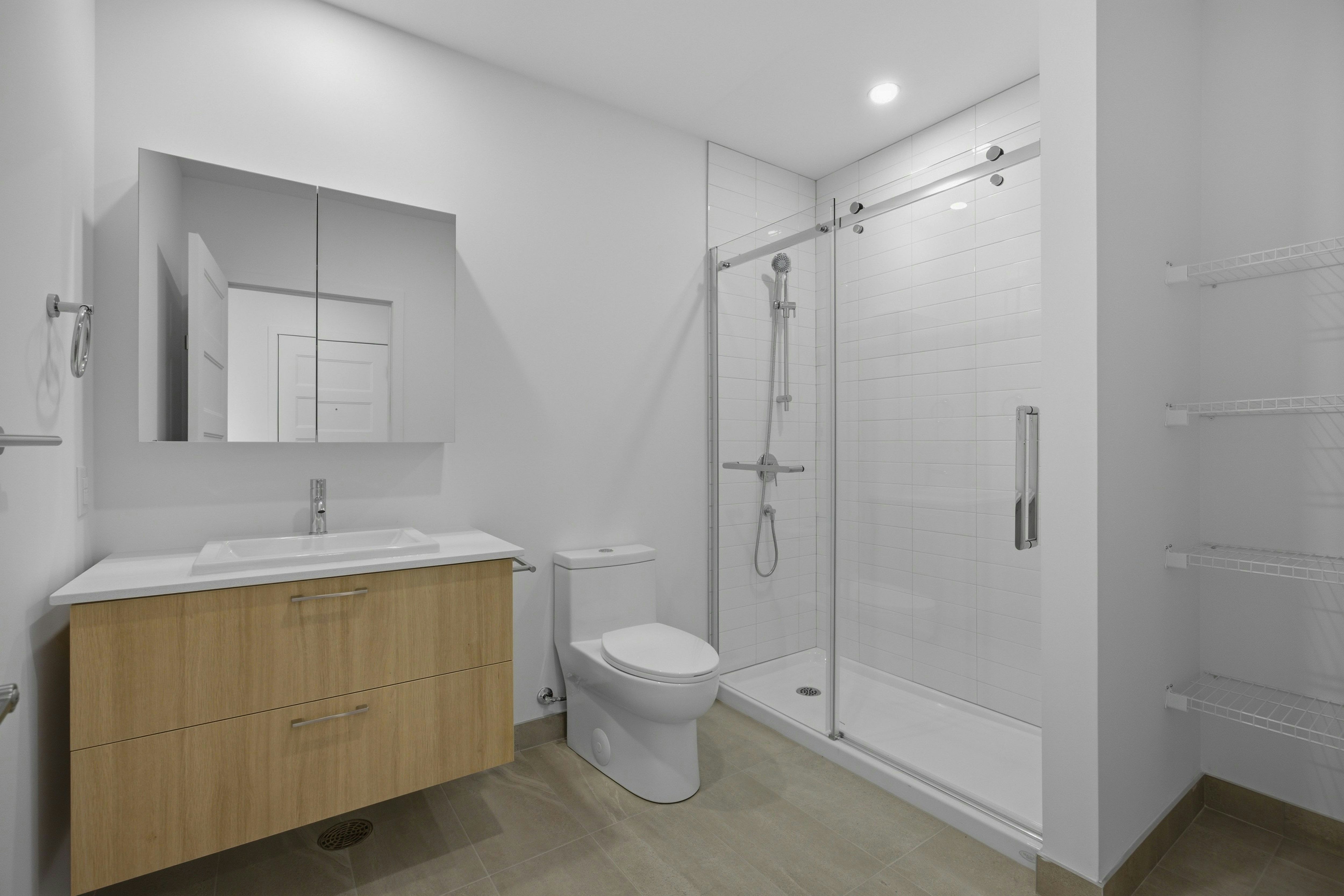318-2355 Rue Des Pyrénées, Montréal, QC, H4R 0T8 - 3