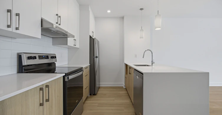 318-2355 Rue Des Pyrénées, Montréal, QC, H4R 0T8