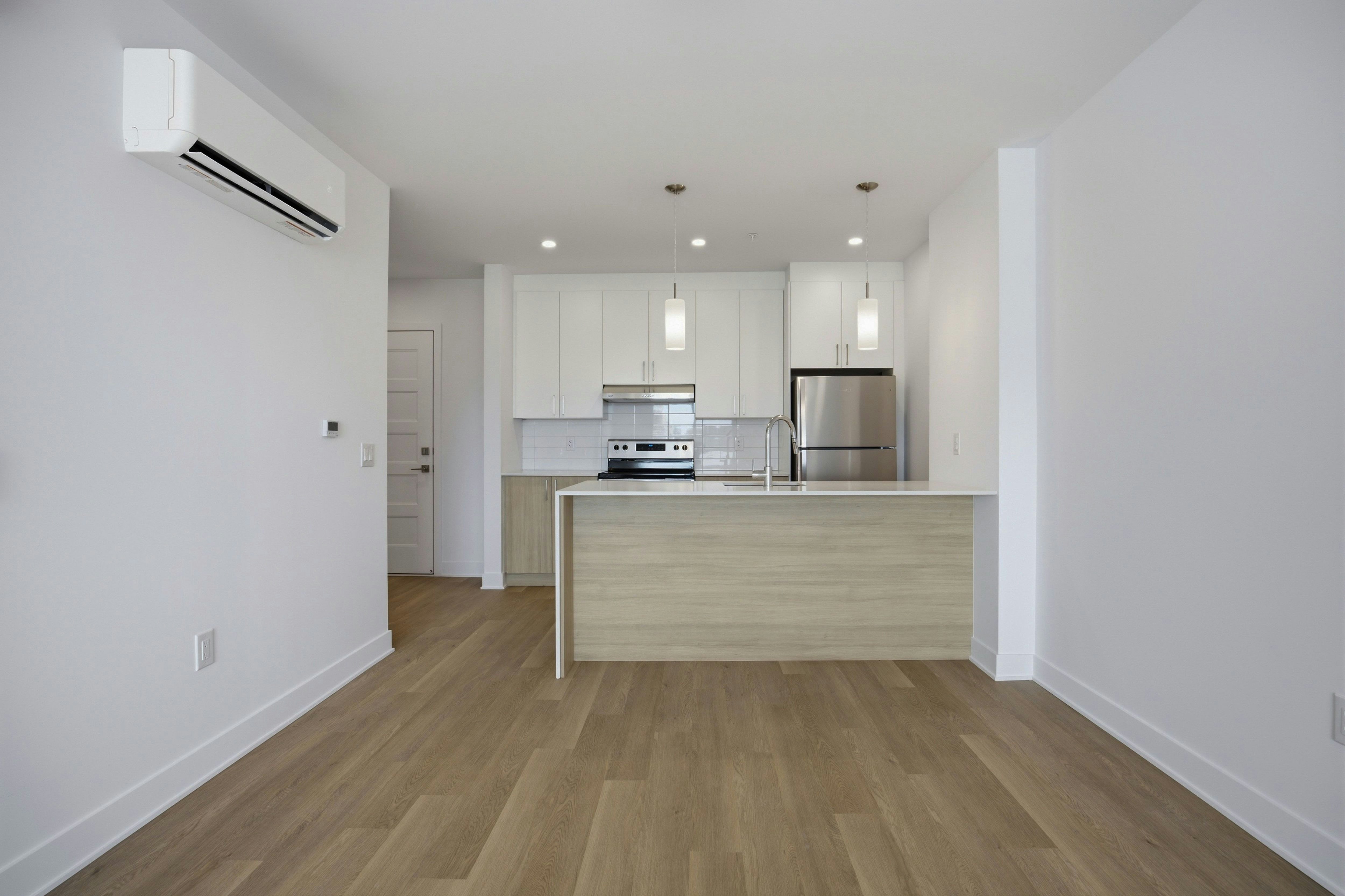 318-2355 Rue Des Pyrénées, Montréal, QC, H4R 0T8 - 2