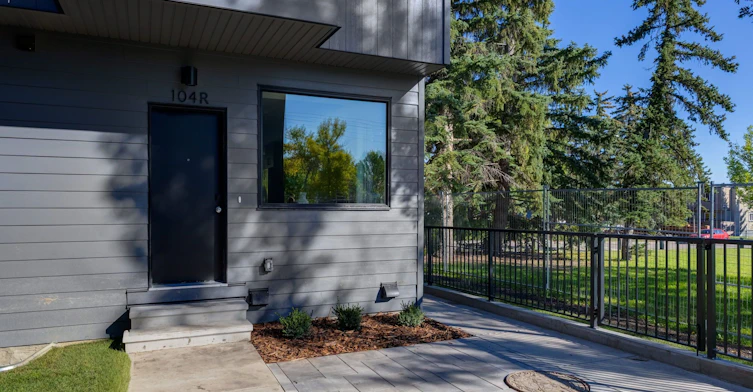 104R-3739 Glenbrook Drive Southwest, Calgary, AB, T3E 4L8 - 2