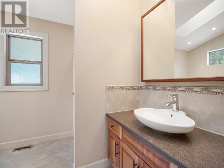 8-8253 97a Highway, Mara, BC, V0E 2K0 - 43