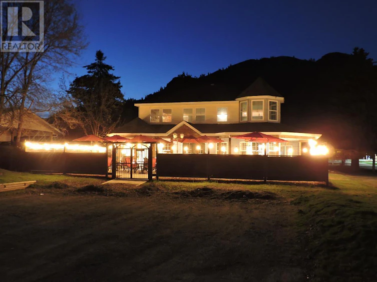 607 Eighth Avenue, Midway, BC, V0H 1M0 - 48