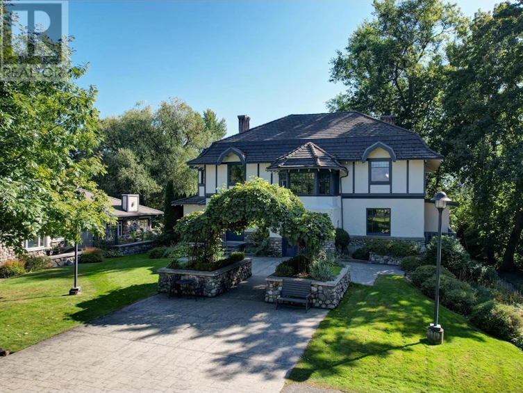 1988 Bowes Street, Kelowna, BC, V1Y 3C3