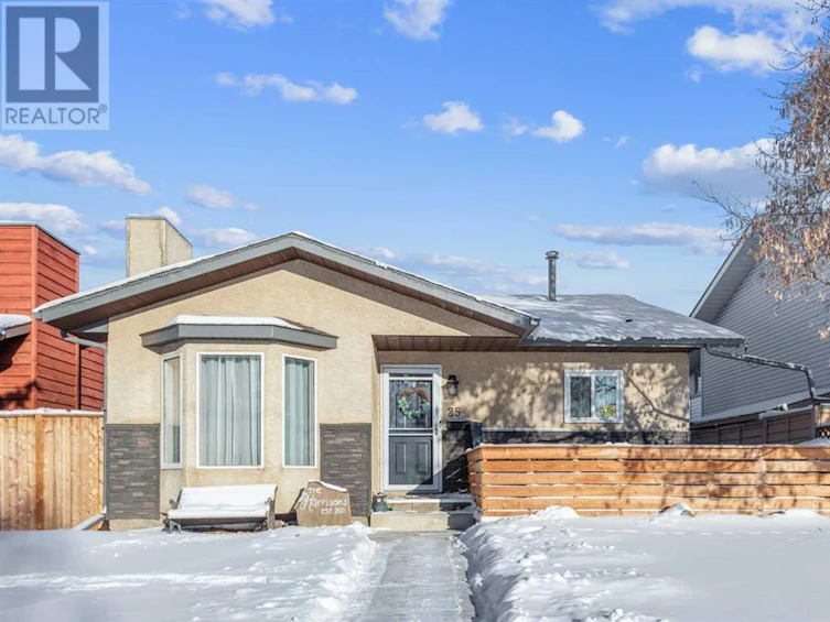 25 Erickson Drive, Red Deer, AB, T4R 1X8