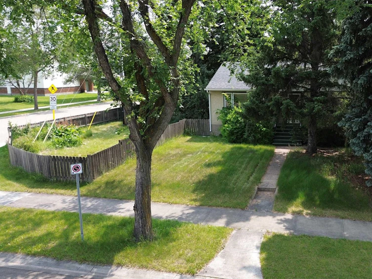 9705-9703 68 Avenue NW, Edmonton, AB, T6E 0R3