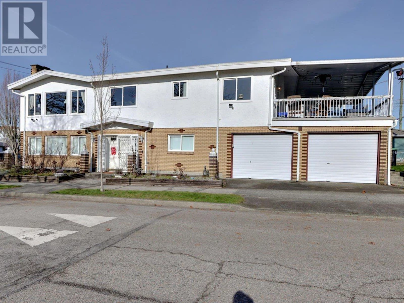 2705 Adanac Street, Vancouver BC V5K 2N1