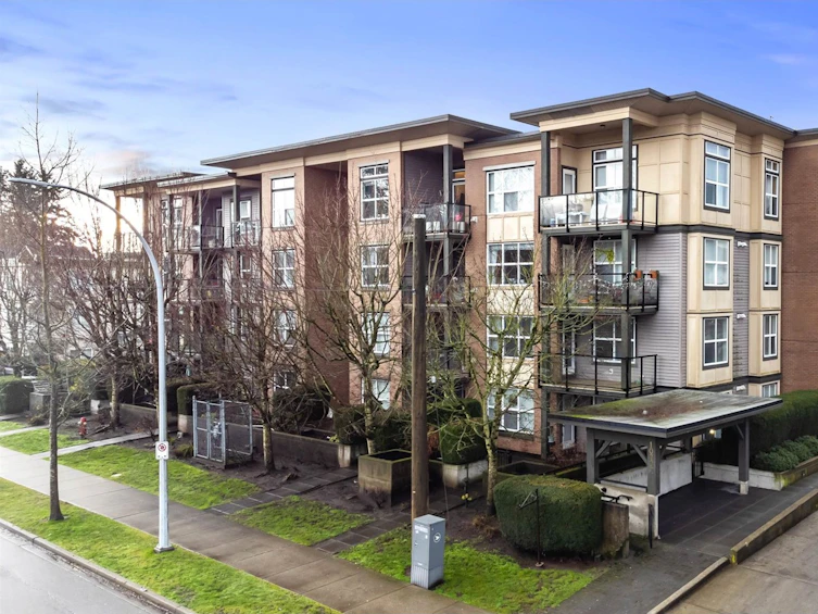 413-10707 139, Surrey, BC, V3T 0B2