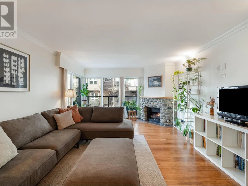 207 - 1515 Chesterfield Avenue, North Vancouver BC V7M 2N5
