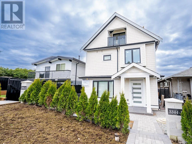 2-3344 Adanac Street, Vancouver, BC, V5K 2P3 - 2