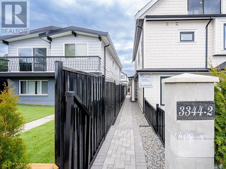 2-3344 Adanac Street, Vancouver, BC, V5K 2P3 - 3