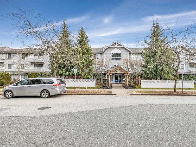 113-10130 139, Surrey, BC, V3T 4L4