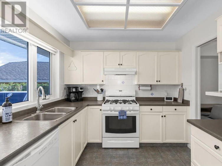 1105 Kelview Street, Kelowna, BC, V1Y 3N9 - 12