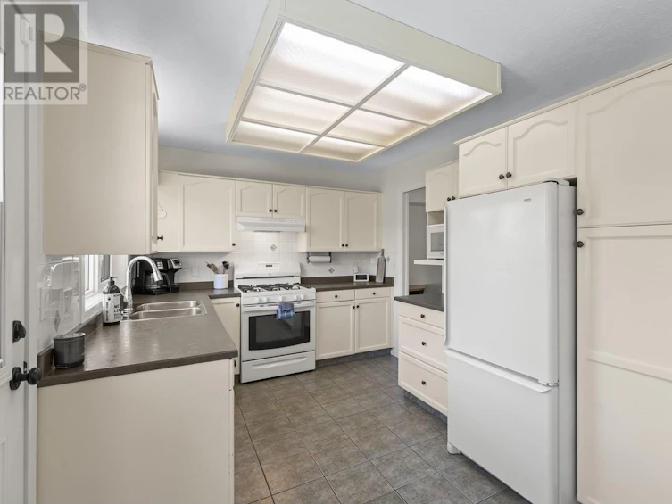 1105 Kelview Street, Kelowna, BC, V1Y 3N9 - 16