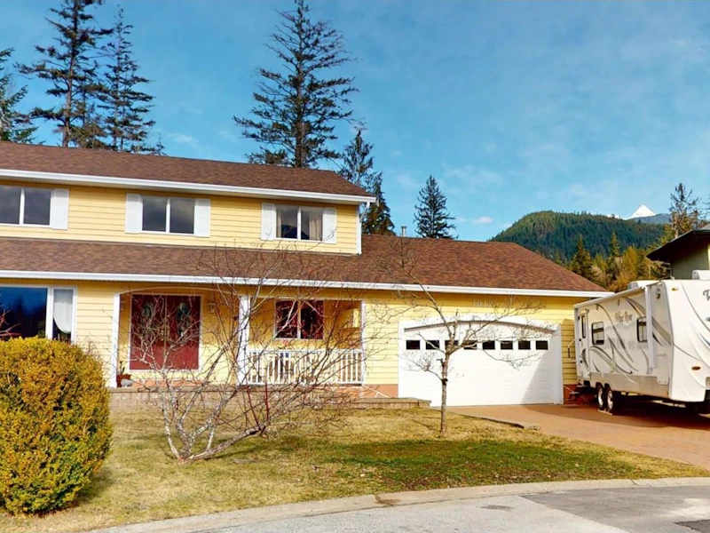 1012 Wenda Place, Squamish BC V8B 0N2