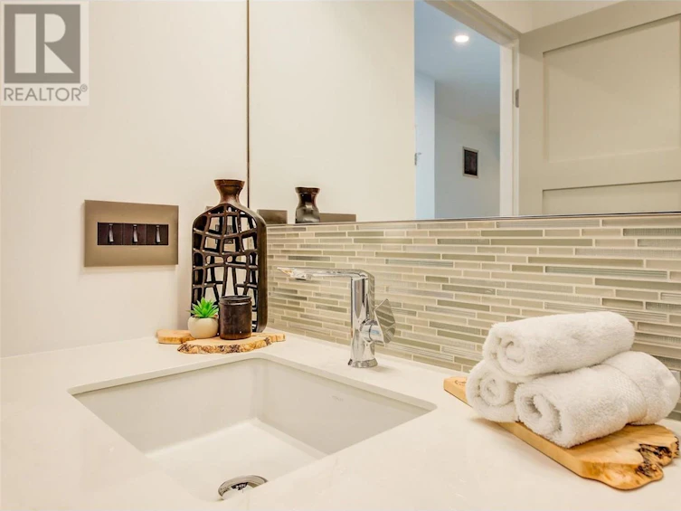 124-1156 Sunset Drive, Kelowna, BC, V1Y 9R7 - 42
