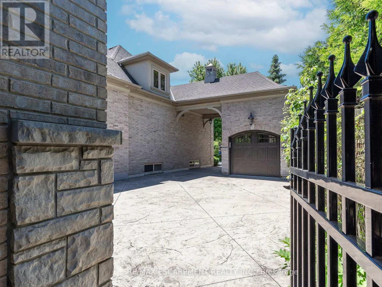115 Rosemary Lane, Hamilton, ON, L9G 2K4 - 2