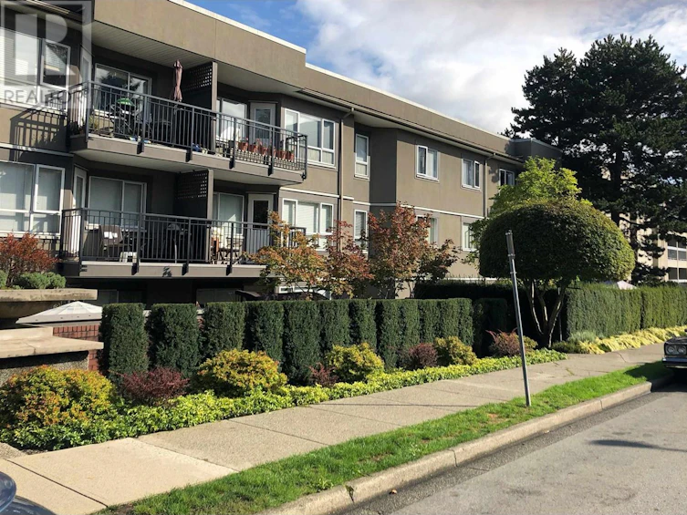 204-555 West 14th Avenue, Vancouver, BC, V5Z 4G8