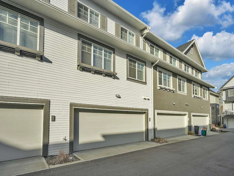 34-15487 99a, Surrey, BC, V3R 0G9