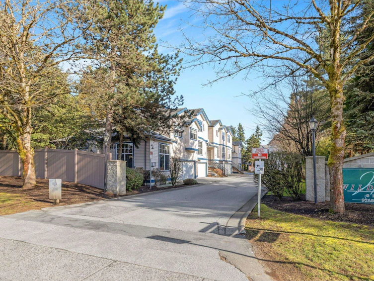 605-9118 149, Surrey, BC, V3R 3Z6