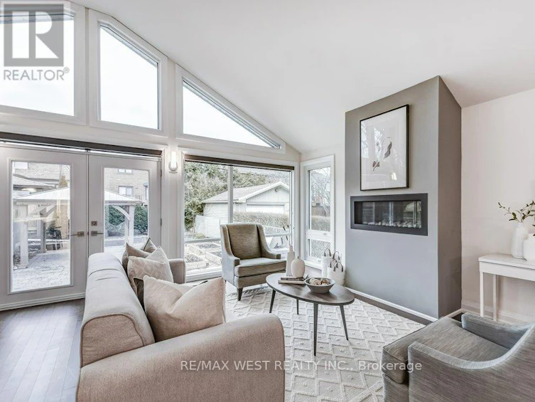 12 Charleston Road, Toronto, ON, M9B 4M7