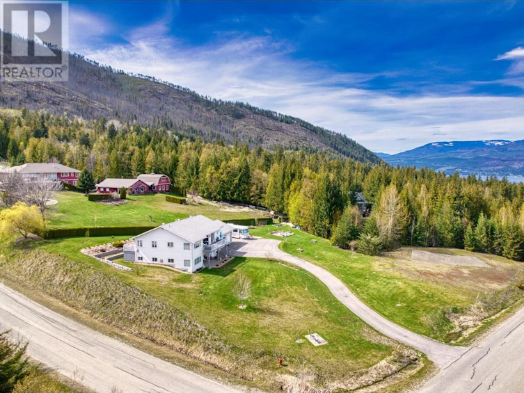 2190 Country Woods Road, Sorrento, BC, V0E 2W1