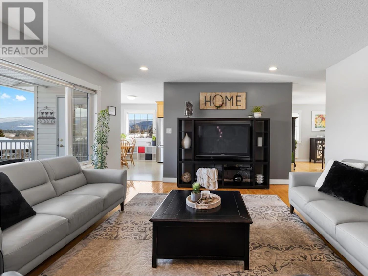 2190 Country Woods Road, Sorrento, BC, V0E 2W1 - 13