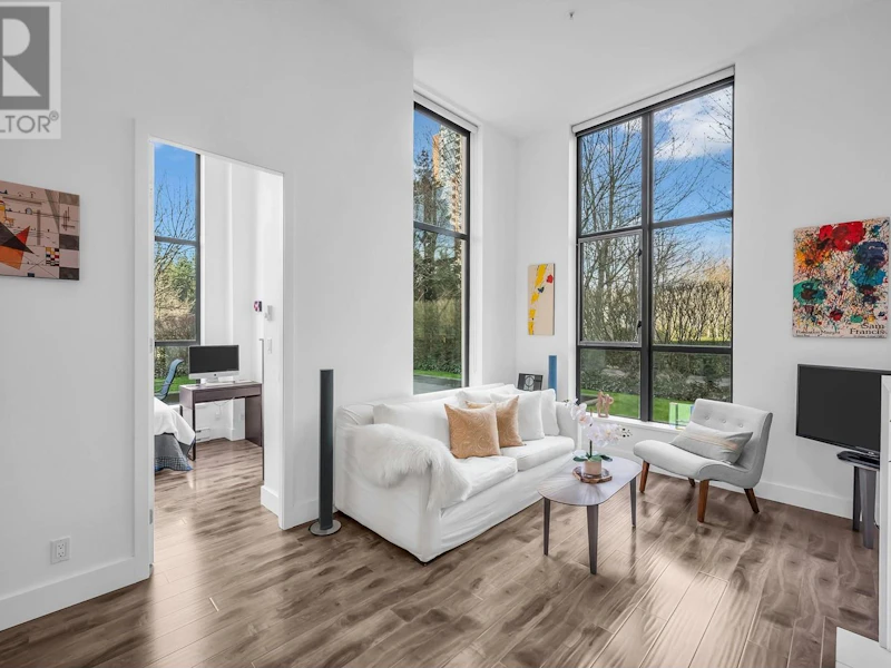 207 - 7368 Sandborne Avenue, Burnaby BC V3N 5C5