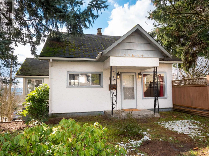 1210 Thomas Avenue, Coquitlam BC V3K 2L2