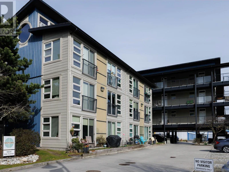 213 - 5604 Inlet Avenue, Sechelt BC