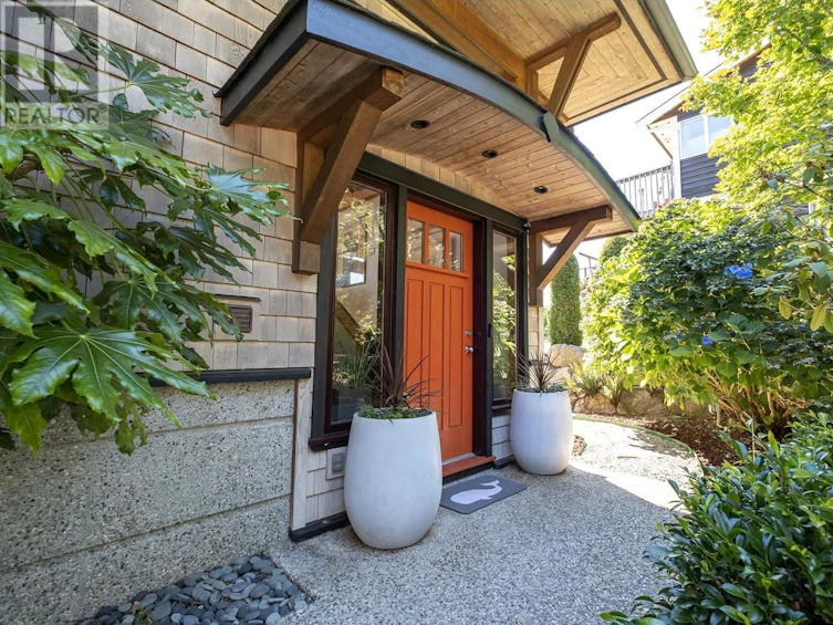 557 Central Avenue, Gibsons, BC, V0N 1V1
