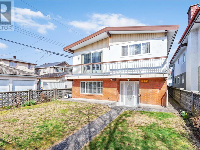2033 E 52nd Avenue, Vancouver BC V5P 1W8