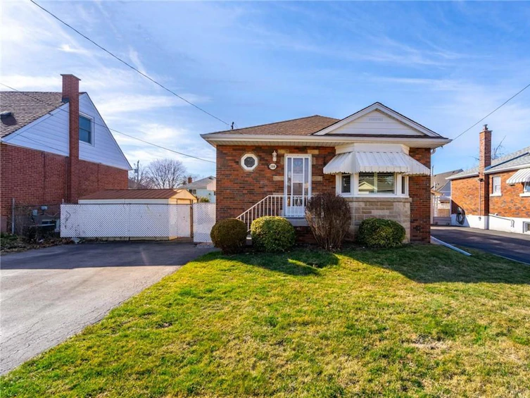 208 32nd Street East, Hamilton, ON, L8V 3S4