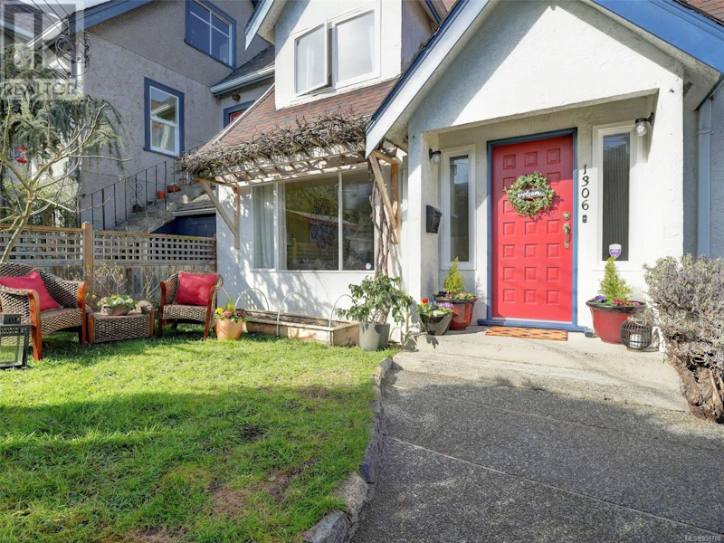 1306 Grant Street, Victoria BC V8R 1M3