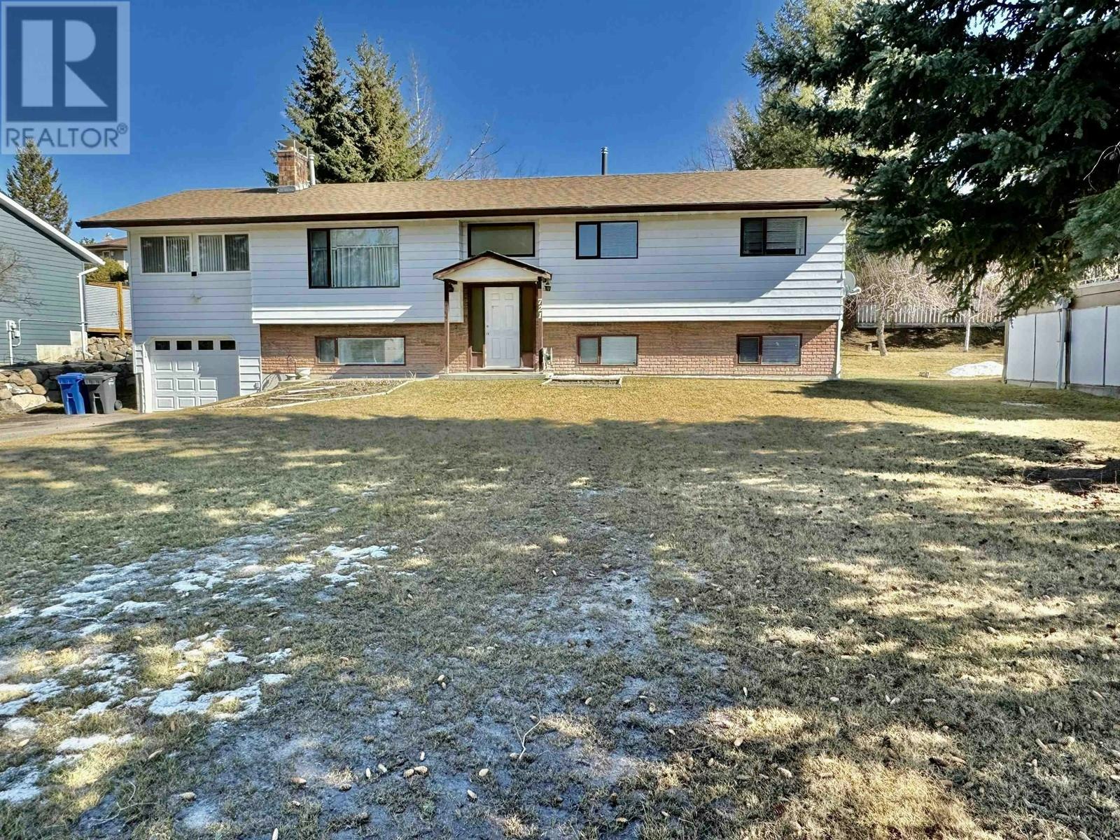 For sale: 6310 HOUSEMAN ROAD, 100 Mile House, British Columbia V0K2E0 -  R2795581