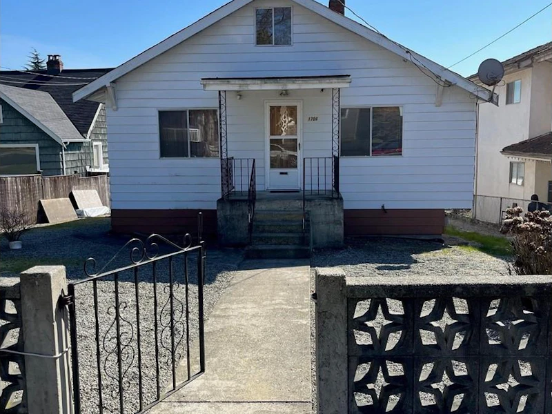 1706 Edinburgh Street, New Westminster BC V3M 2X1