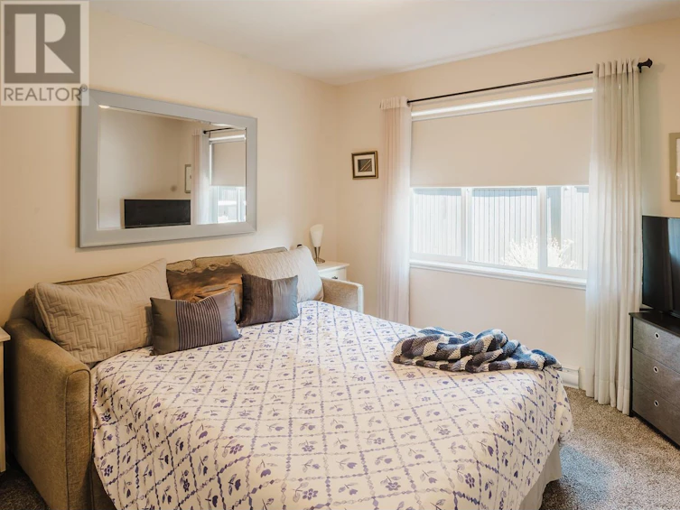 5652 Andres Road, Sechelt, BC, V7Z 0M4 - 11