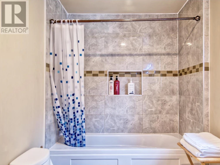 6377 North Gale Avenue, Sechelt, BC, V7Z 0P7 - 19